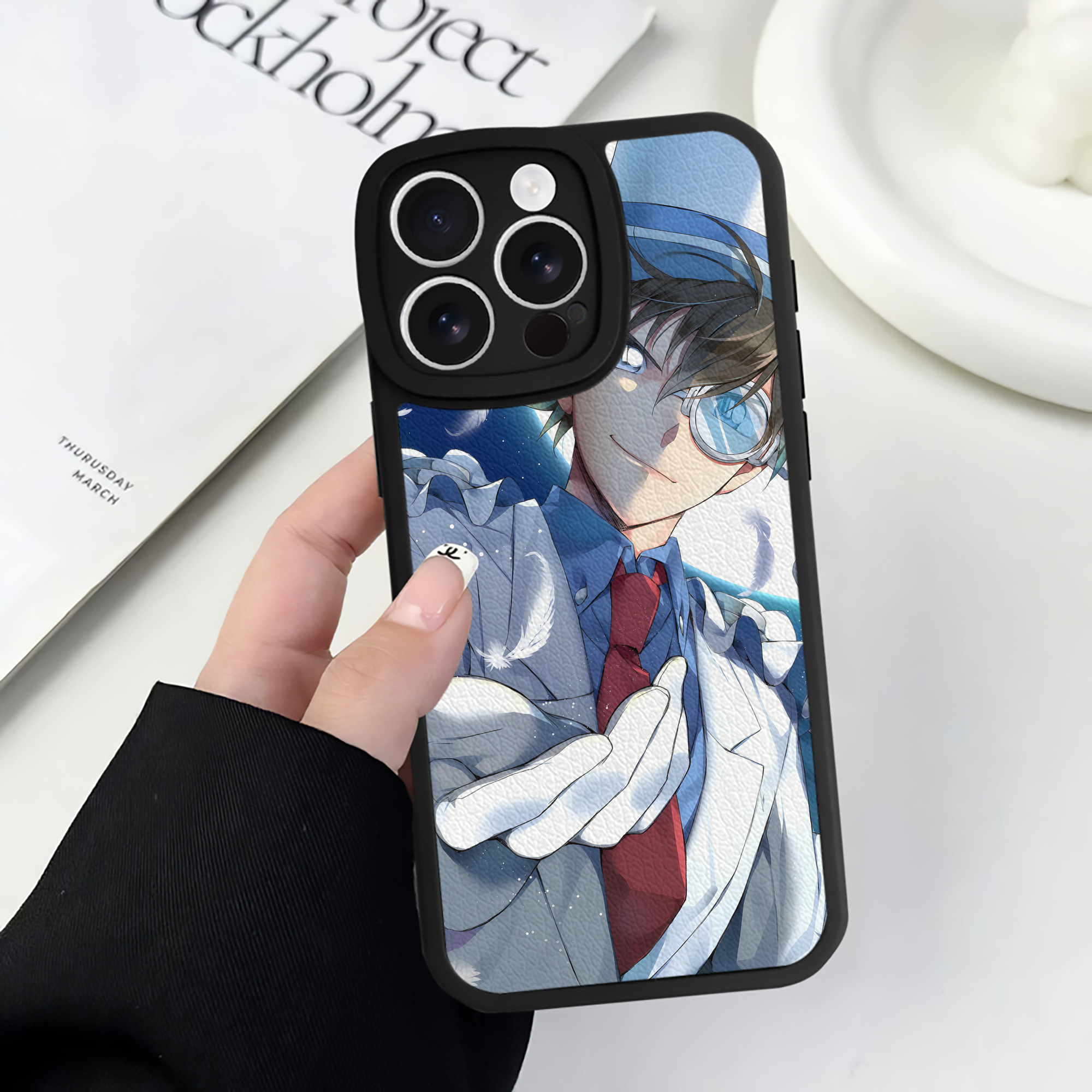 （画像用） 名探偵コナン Detective Conan 【iPhone 16シリーズ対応】シリコンスマホケース（レザー調） 材質：シリコン